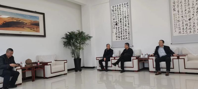 公司與哈密市政府領(lǐng)導(dǎo)洽談公司新疆發(fā)展思路，加大助力新疆能源發(fā)展！